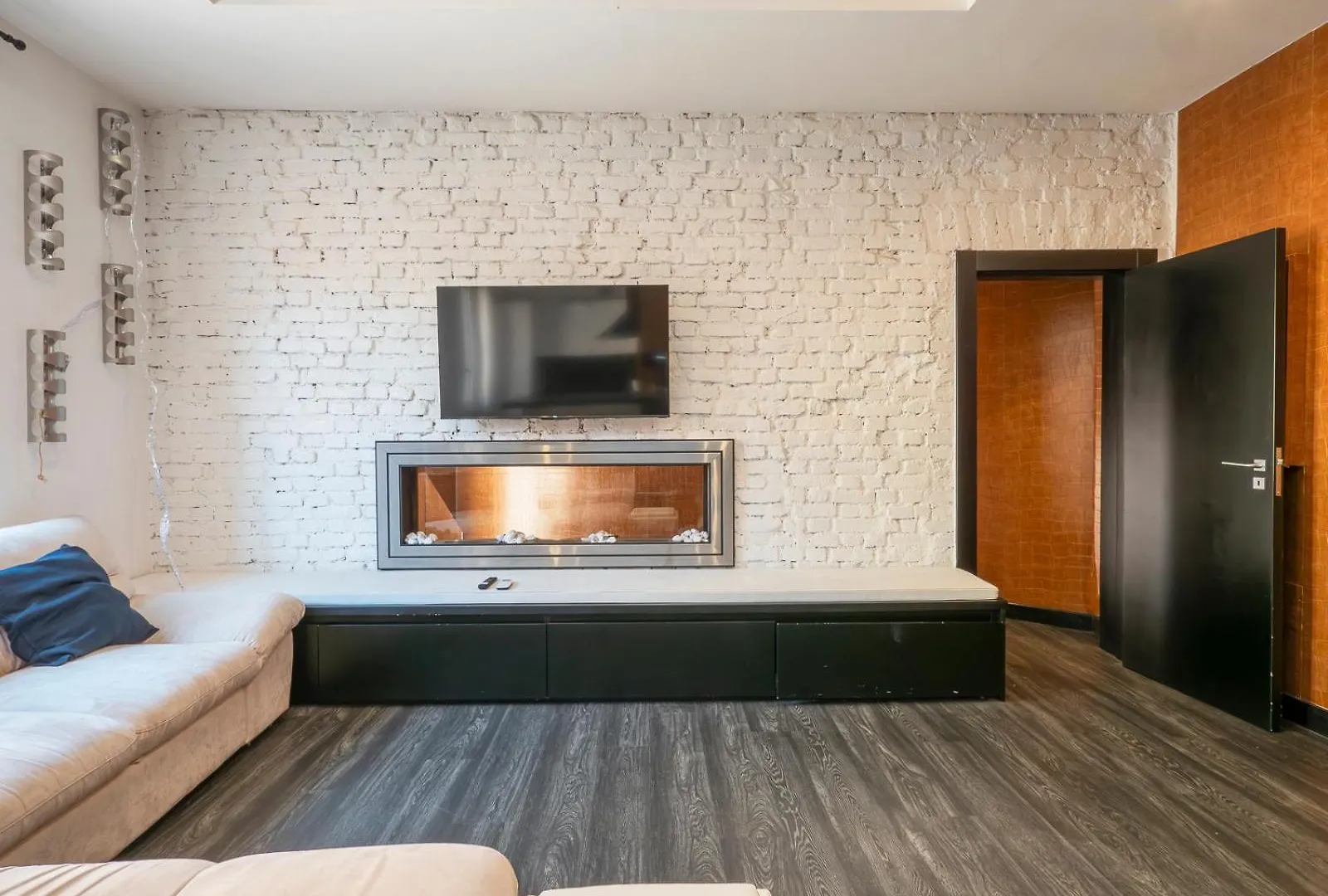Xenia Apartments - Spacious Four-Room Apartment In Moscova Milan