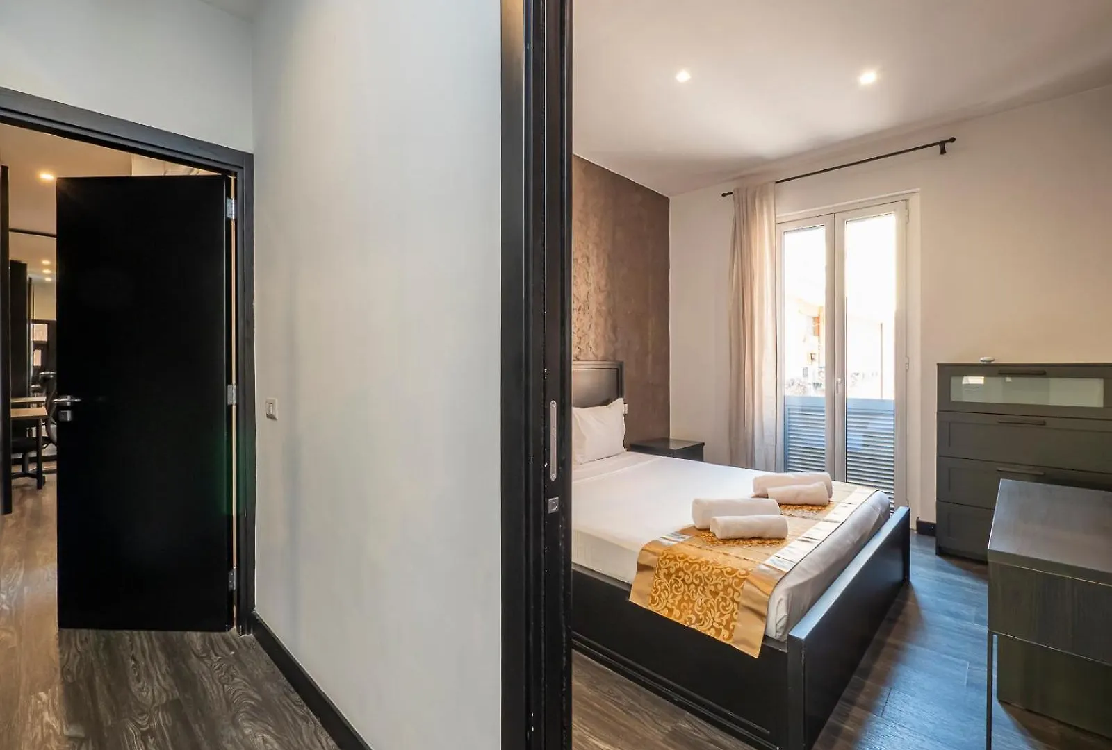 Xenia Apartments - Spacious Four-Room Apartment In Moscova Milán Italia