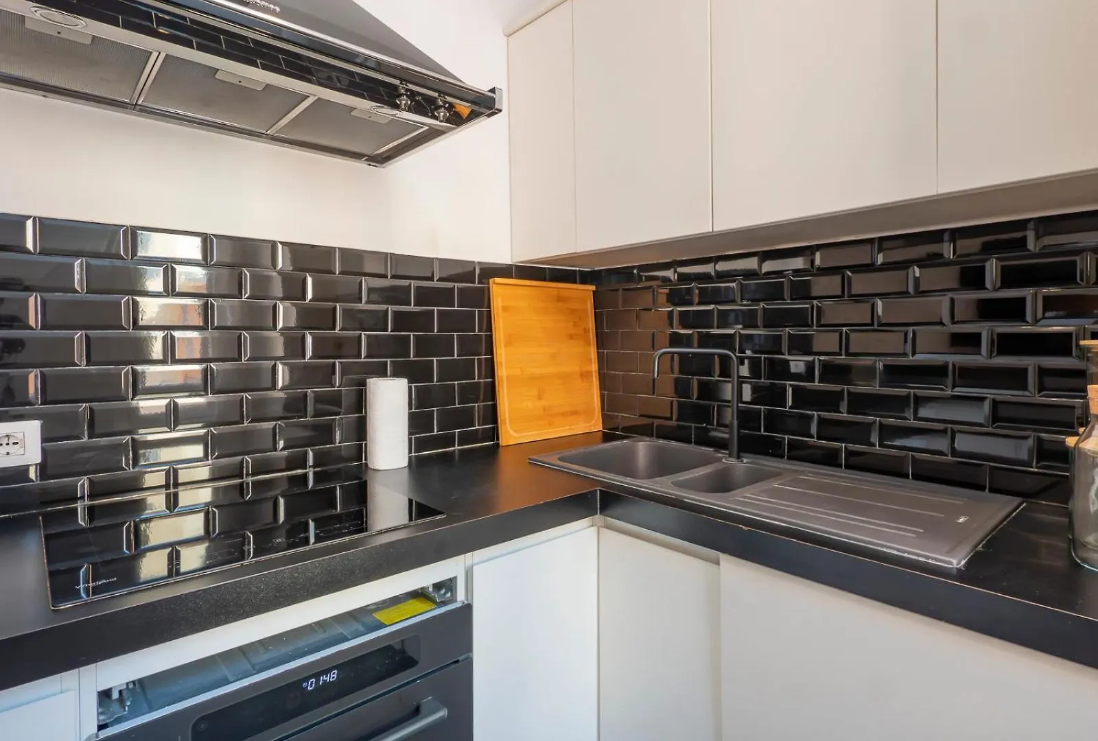 Xenia Apartments - Spacious Four-Room Apartment In Moscova Milán