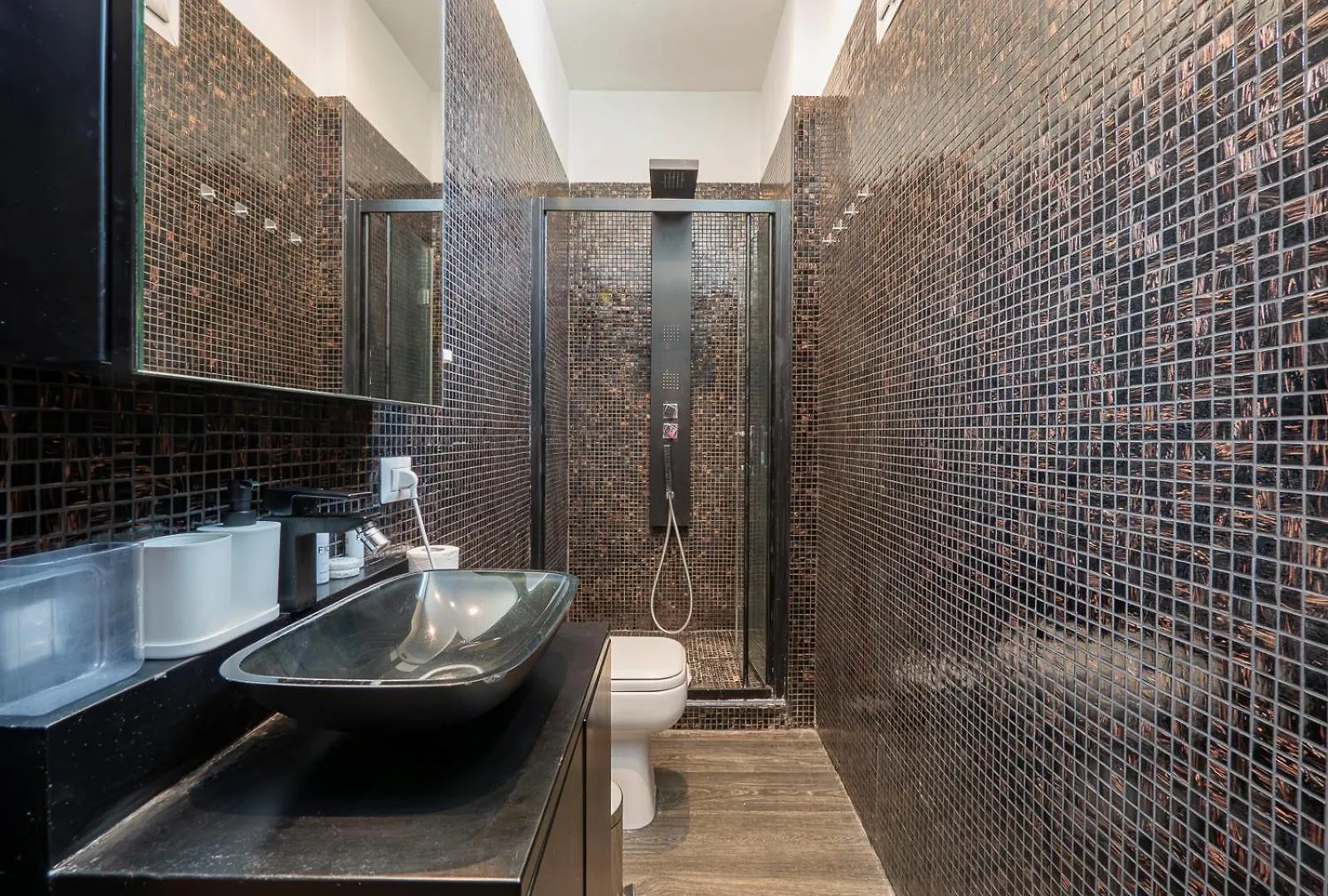 Xenia Apartments - Spacious Four-Room Apartment In Moscova Milán