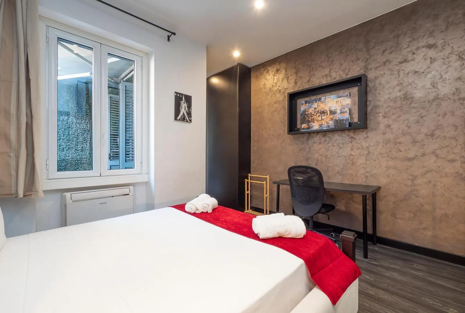 Xenia Apartments - Spacious Four-Room Apartment In Moscova Milán 0*,