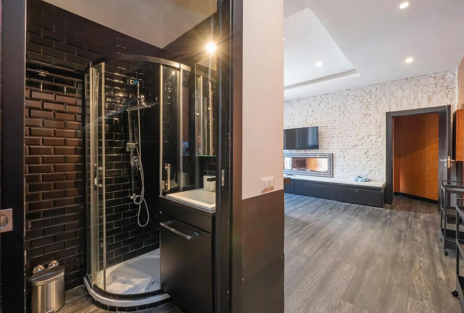 Xenia Apartments - Spacious Four-Room Apartment In Moscova Milán Italia