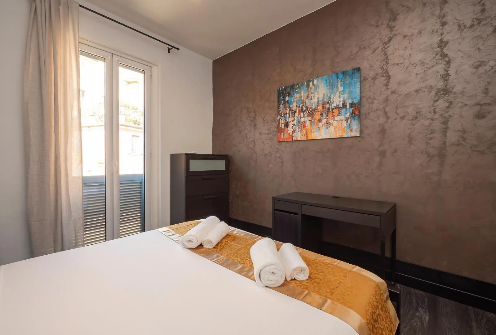 Xenia Apartments - Spacious Four-Room Apartment In Moscova Milan