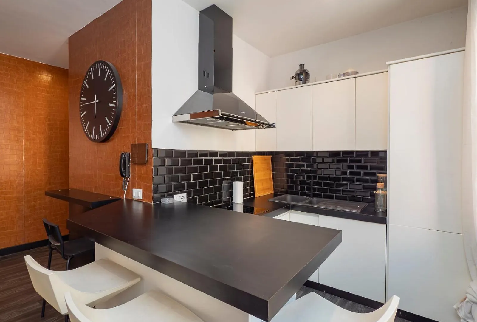 Xenia Apartments - Spacious Four-Room Apartment In Moscova Milan 0*,  Italie