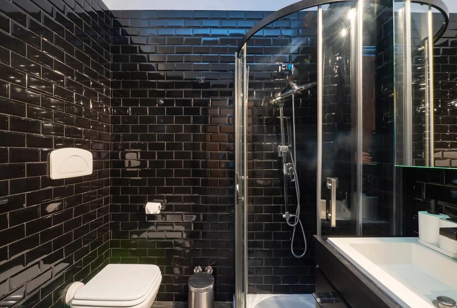 Xenia Apartments - Spacious Four-Room Apartment In Moscova Milan