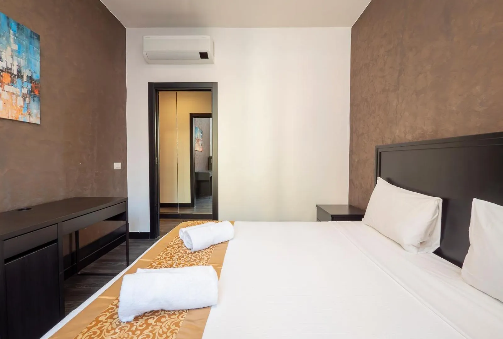 Xenia Apartments - Spacious Four-Room Apartment In Moscova Milan