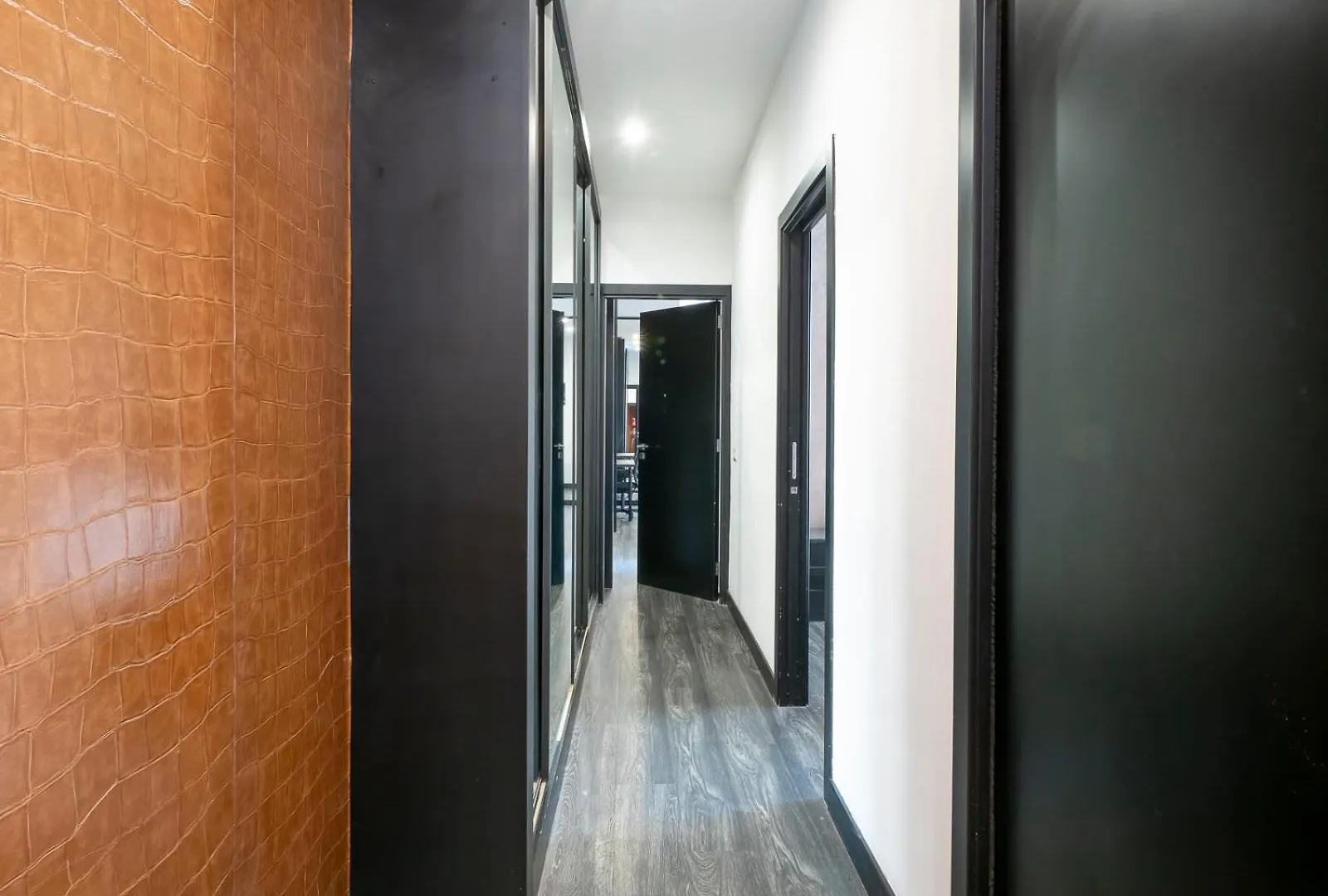 Xenia Apartments - Spacious Four-Room Apartment In Moscova Milan