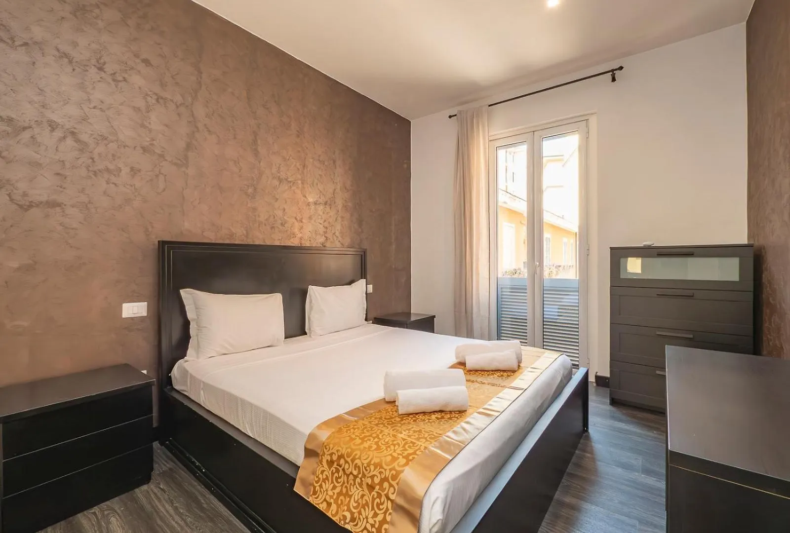 Xenia Apartments - Spacious Four-Room Apartment In Moscova Milan Italie